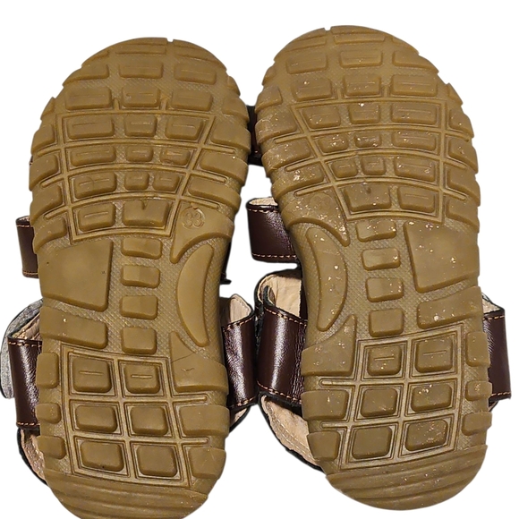 Brown Leather Sandals with Criss-Cross Straps and Adjustable Ankle - Picture 4 of 5